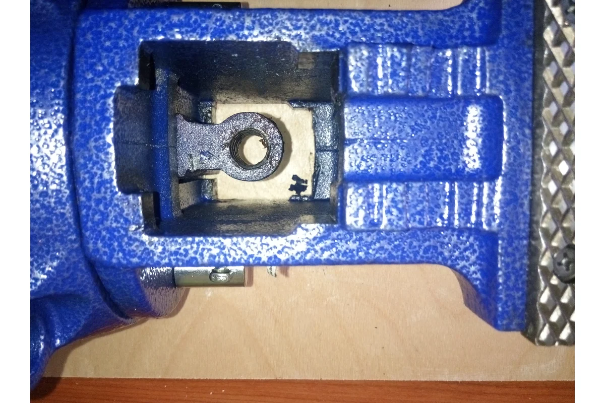 Слесарные тиски Stalex Гризли M40
