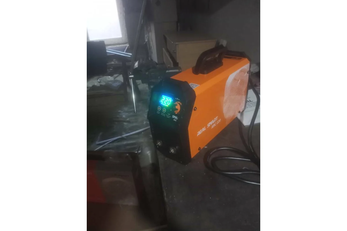 Сварочный инвертор Сварог ARC 200 REAL SMART Z28303 Black маска+краги 97886