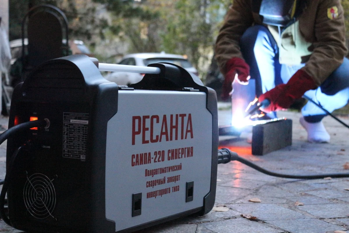 Сварочный полуавтомат Ресанта САИПА-220 СИНЕРГИЯ /MIG/MAG/ 65/75
