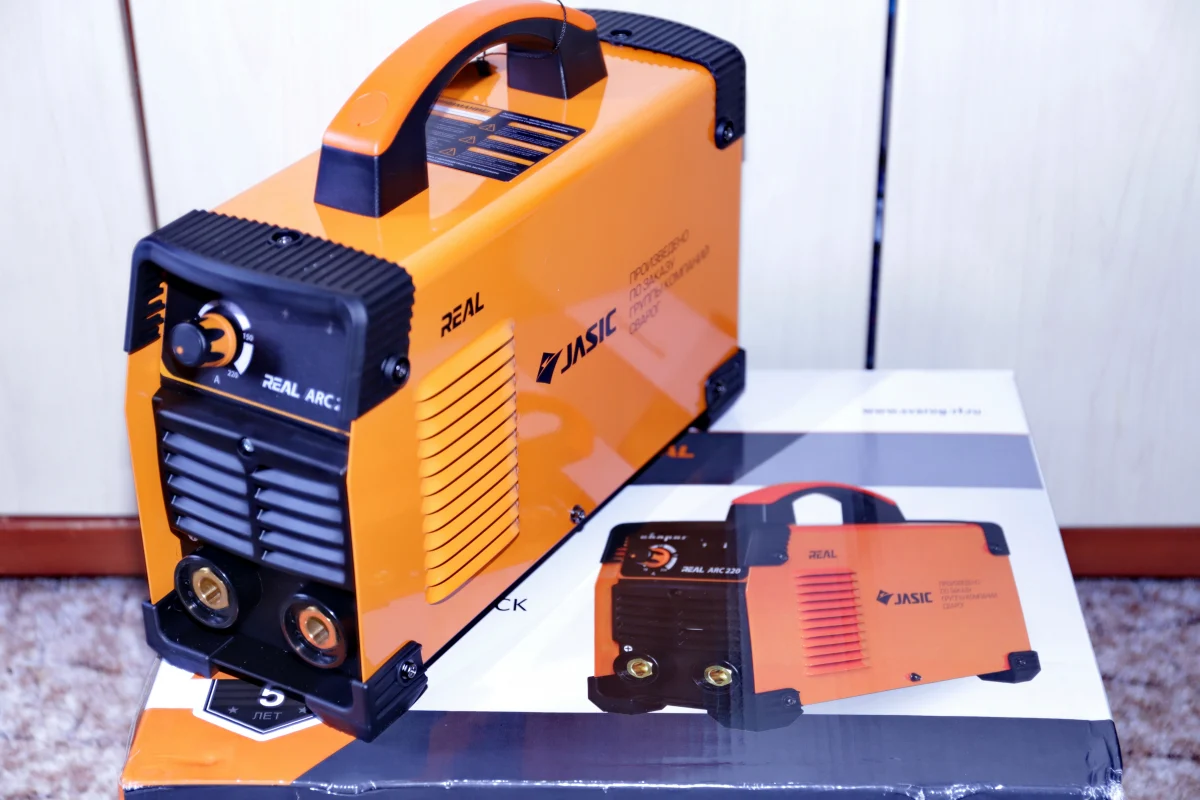 Сварочный инвертор Сварог ARC 220 REAL Z243N 95710