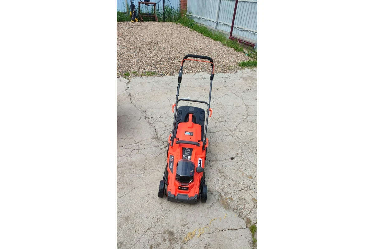 Аккумуляторная газонокосилка Patriot CM 440 221В UES 250205210