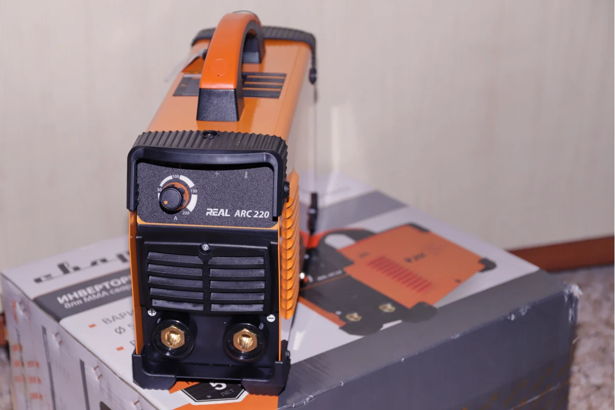 Сварочный инвертор Сварог ARC 220 REAL Z243N 95710