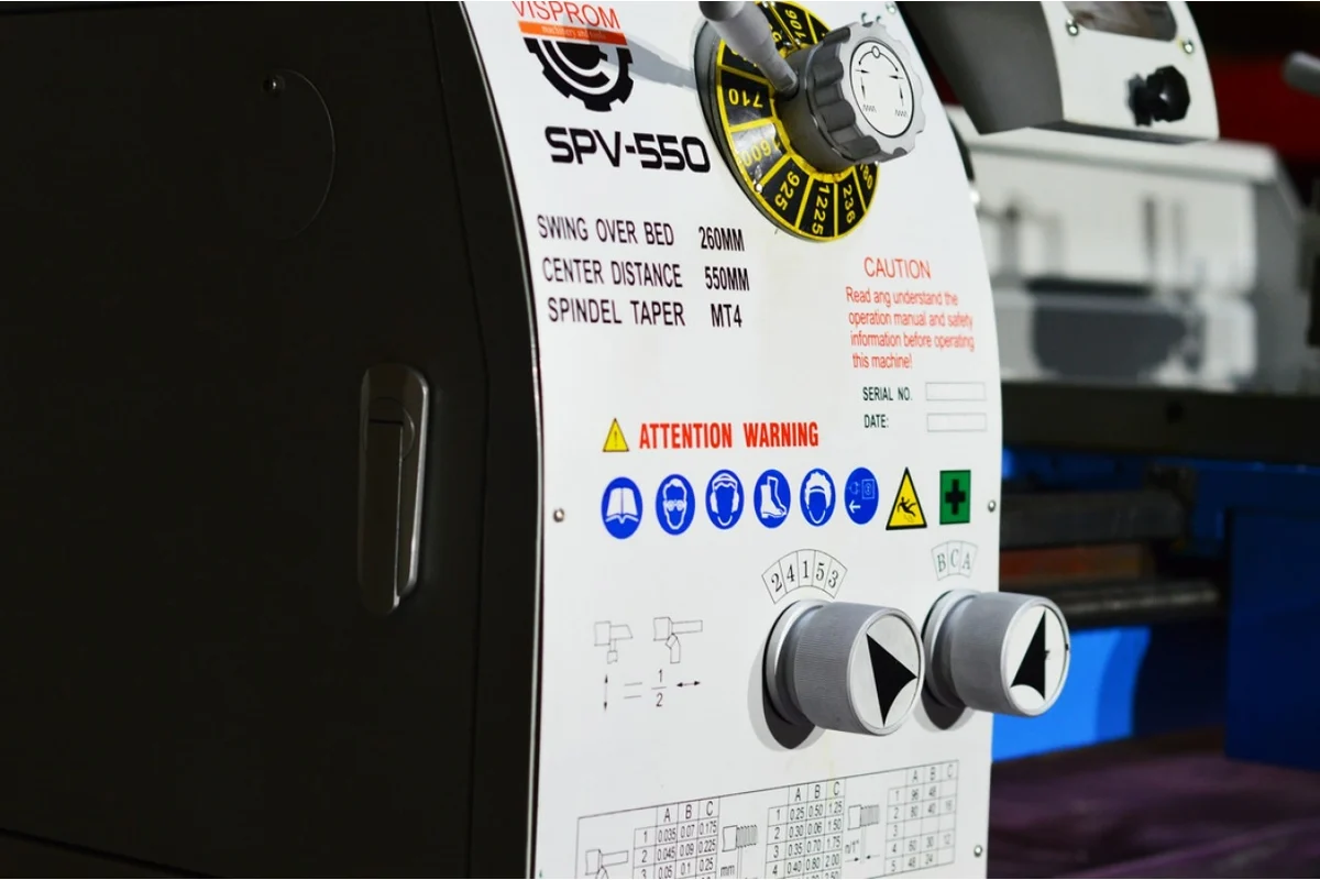 Универсальный токарный станок VISPROM SPV-550 39000800