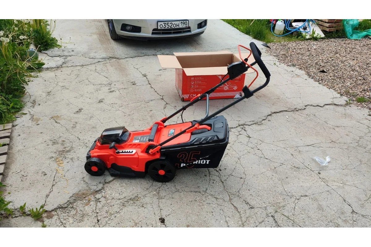 Аккумуляторная газонокосилка Patriot CM 440 221В UES 250205210