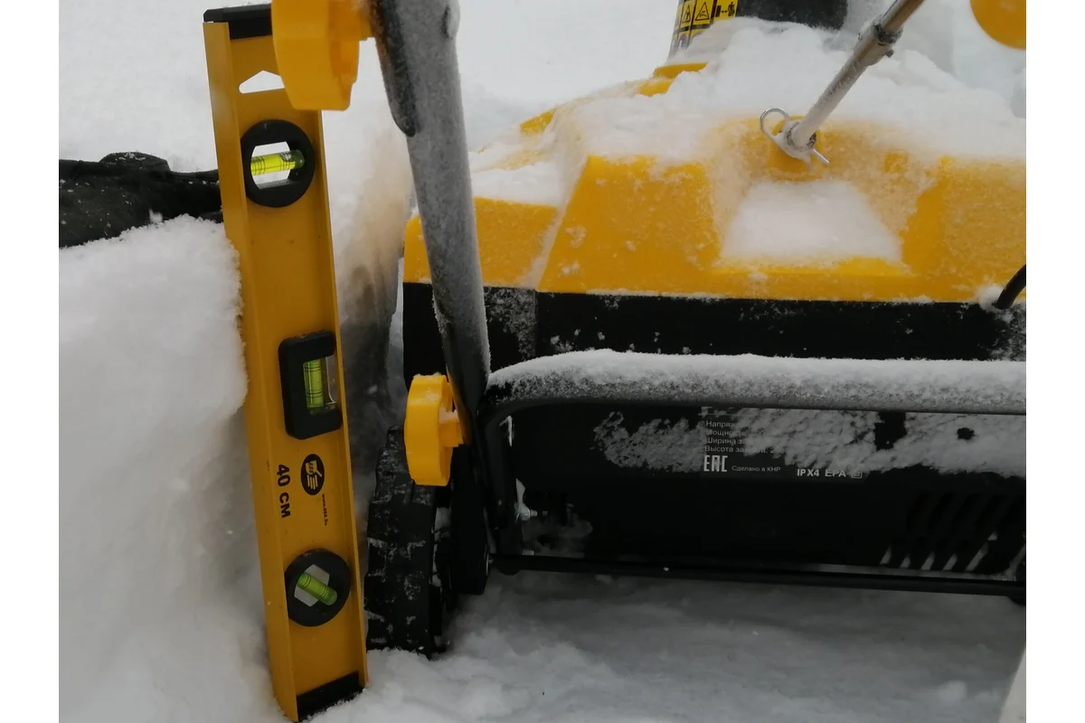 Электрический снегоуборщик Huter SGC 2300E 70/7/6